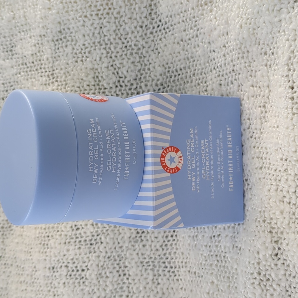 First Aid Beauty Dewy Gel Cream  with Hyaluronic Acid+Ceramides, 52ml/1.9fl oz - Picture 13 of 14
